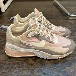 WOMENS NIKE 270 REACT SIZE 9